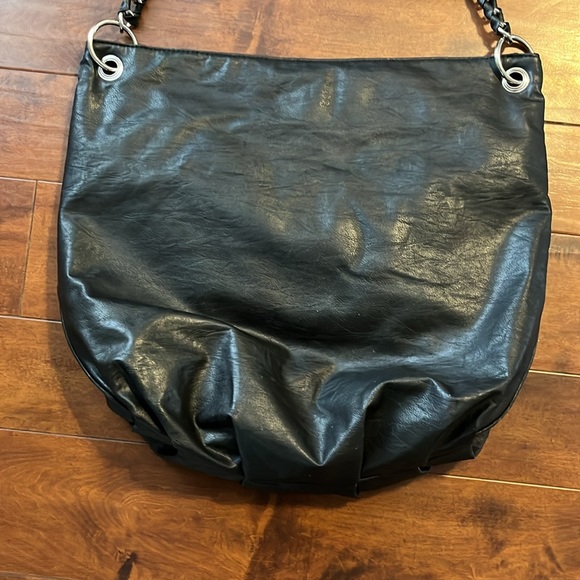 Beautiful black bow feature shoulder bag/purse - Picture 4 of 12